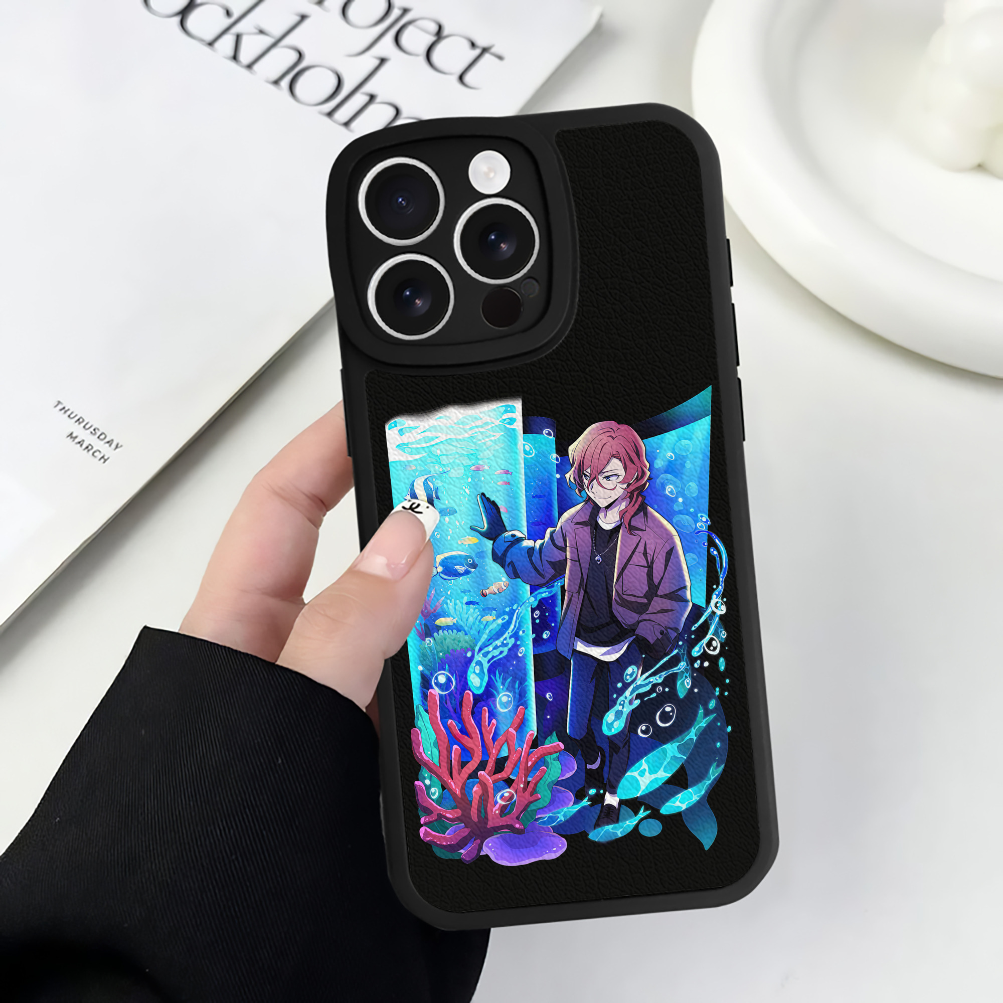 （画像用） 文豪ストレイドッグス Bungo Stray Dogs 【iPhone 16シリーズ対応】シリコンスマホケース（レザー調） 材質：シリコン